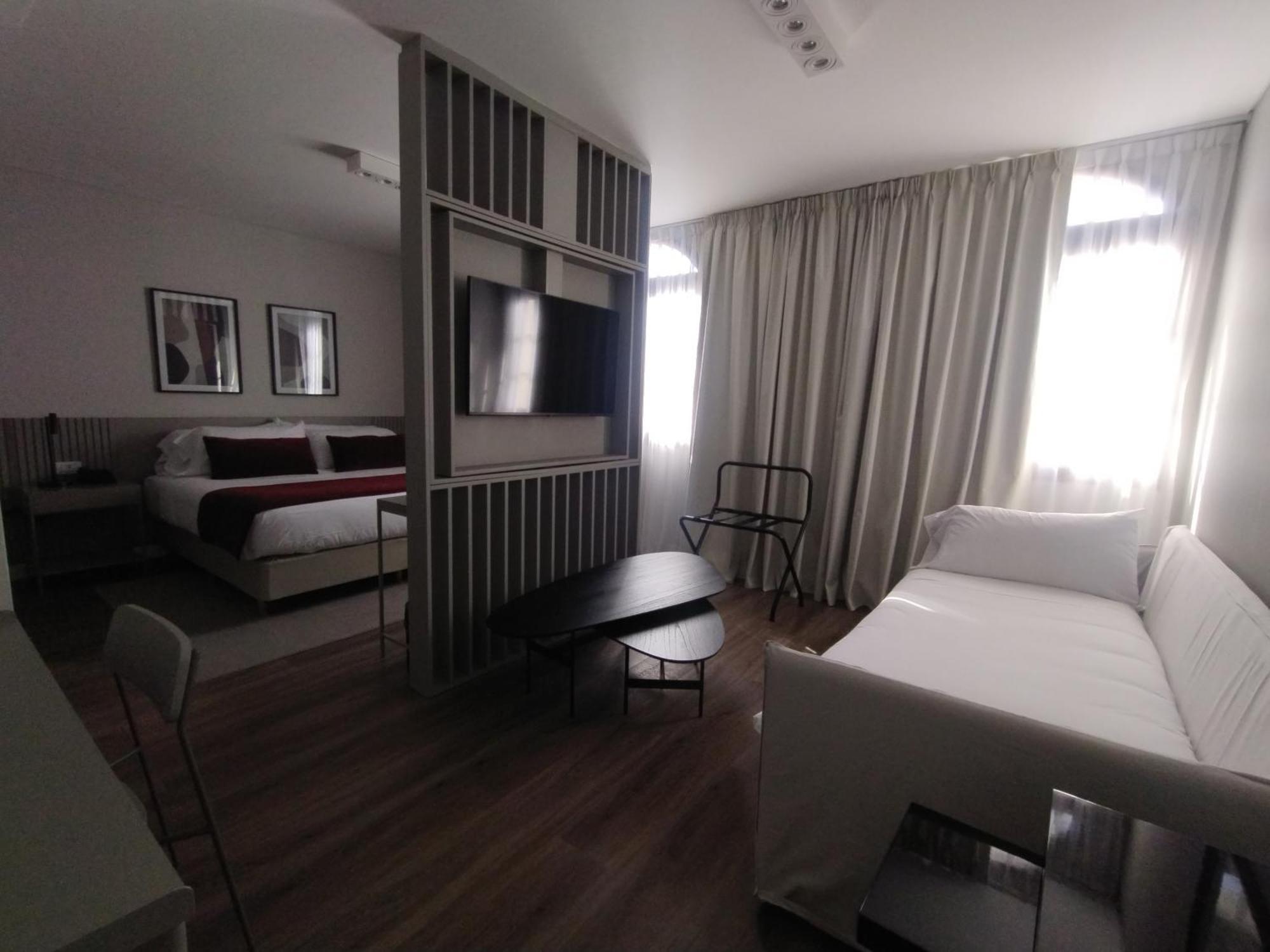 Hotel Guemes Salta Buitenkant foto